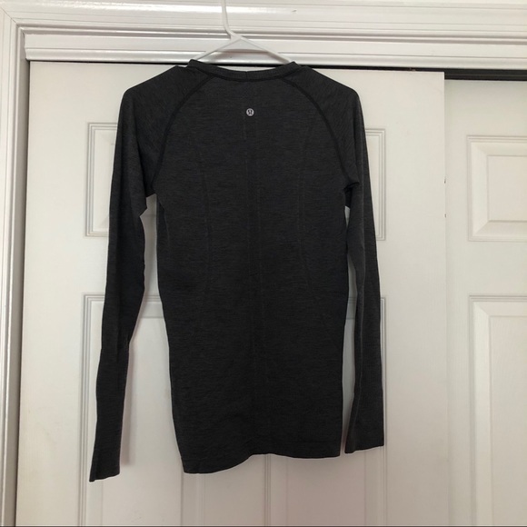Lululemon Long Sleeve Workout Top - Picture 2 of 2